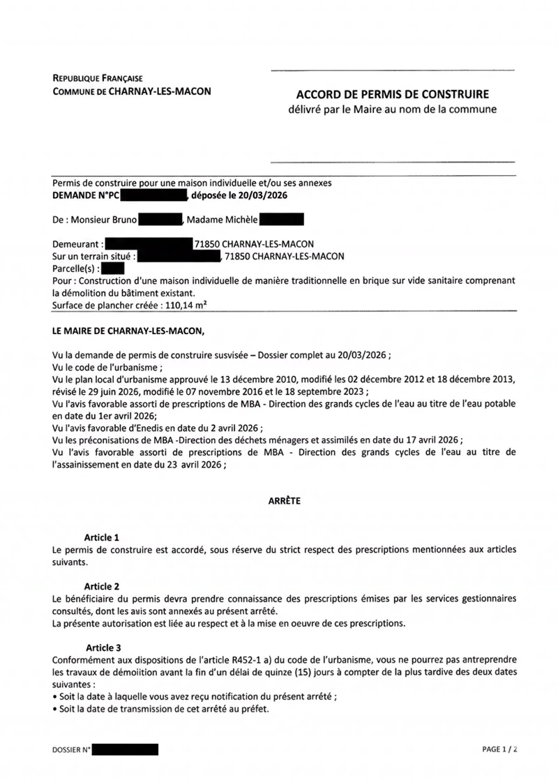 Arrêté de Permis de Construire délivré par la commune de Charnay-lès-Mâcon pour une maison individuelle traditionnelle en brique
